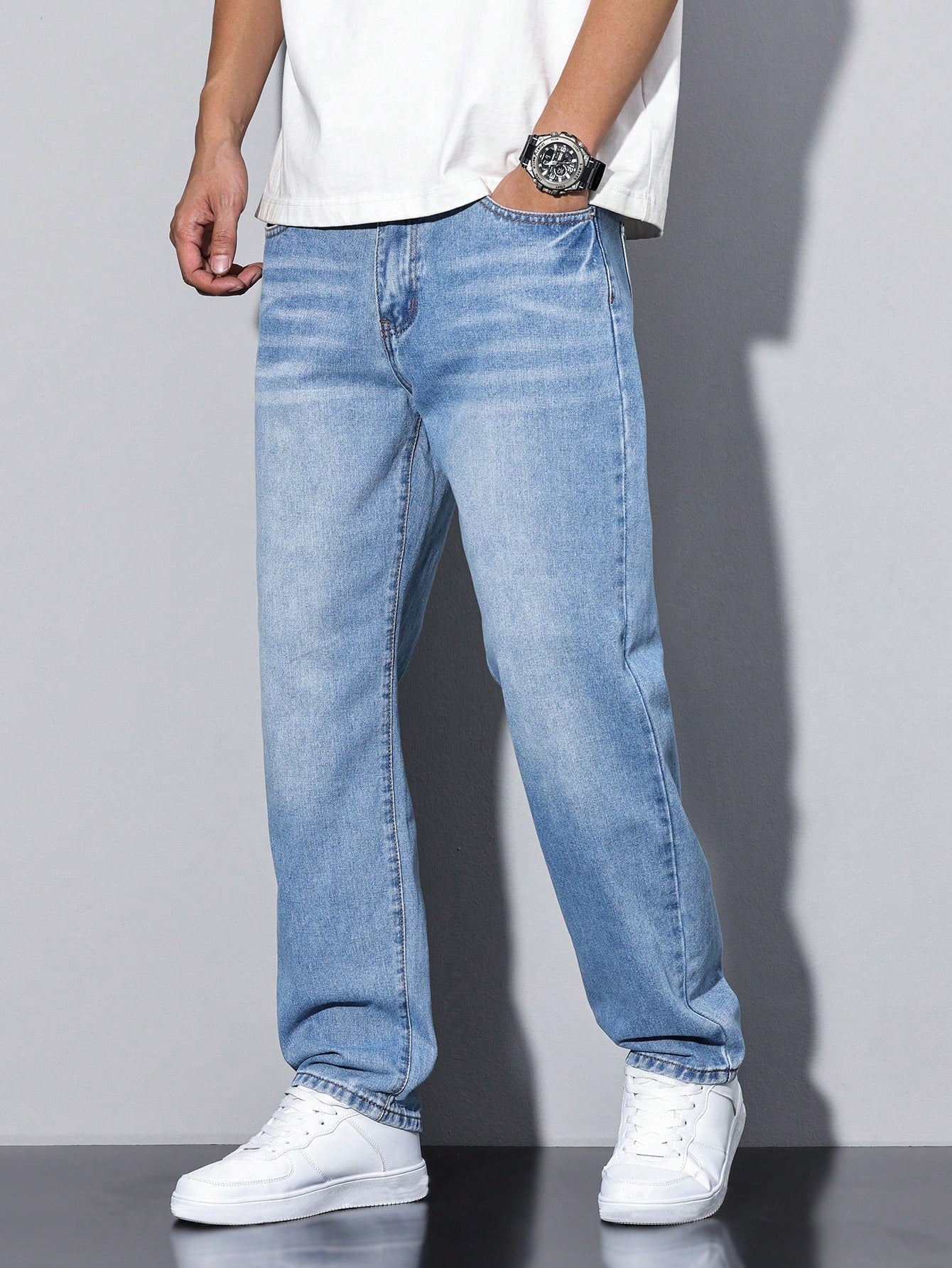 mens-casual-denim-jeans-with-zip-fly-and-five-pockets-3
