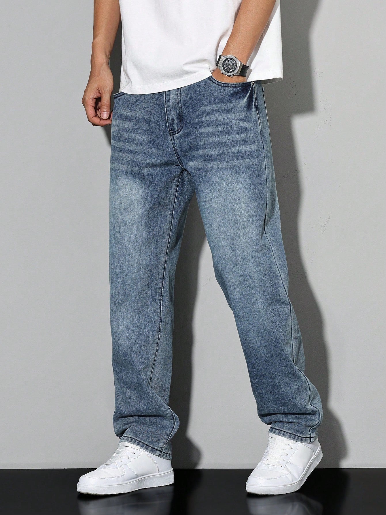 mens-casual-denim-jeans-with-zip-fly-and-five-pockets-5