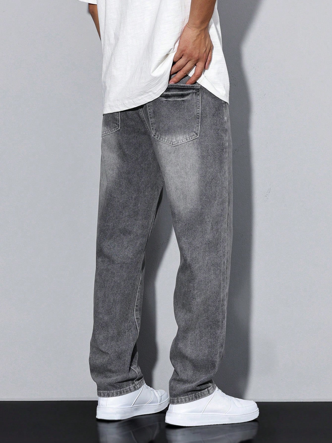 mens-casual-denim-jeans-with-zip-fly-and-five-pockets-9
