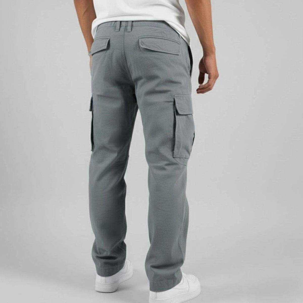 Men's relaxed cargo pants with large thigh pockets