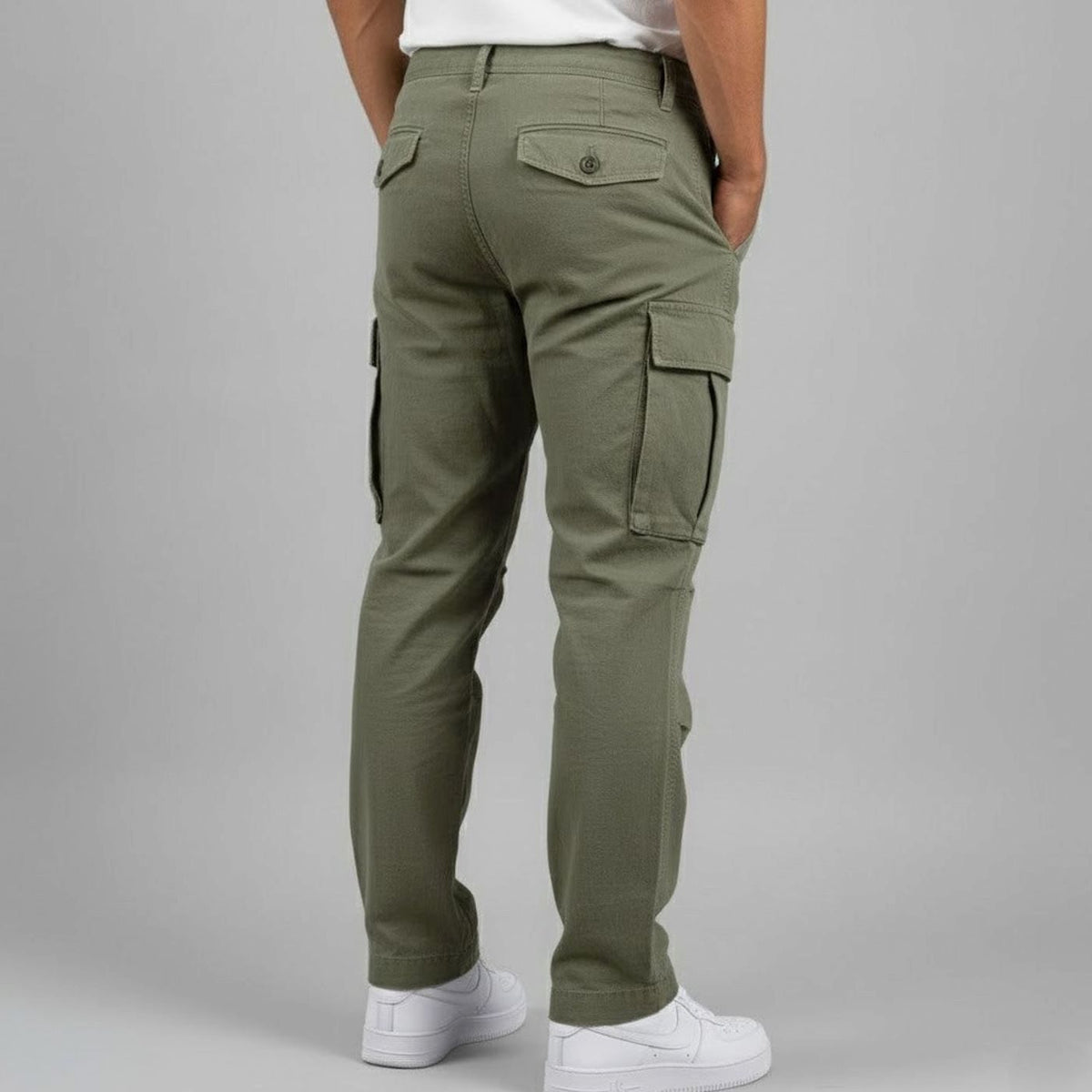 Men's relaxed cargo pants with large thigh pockets