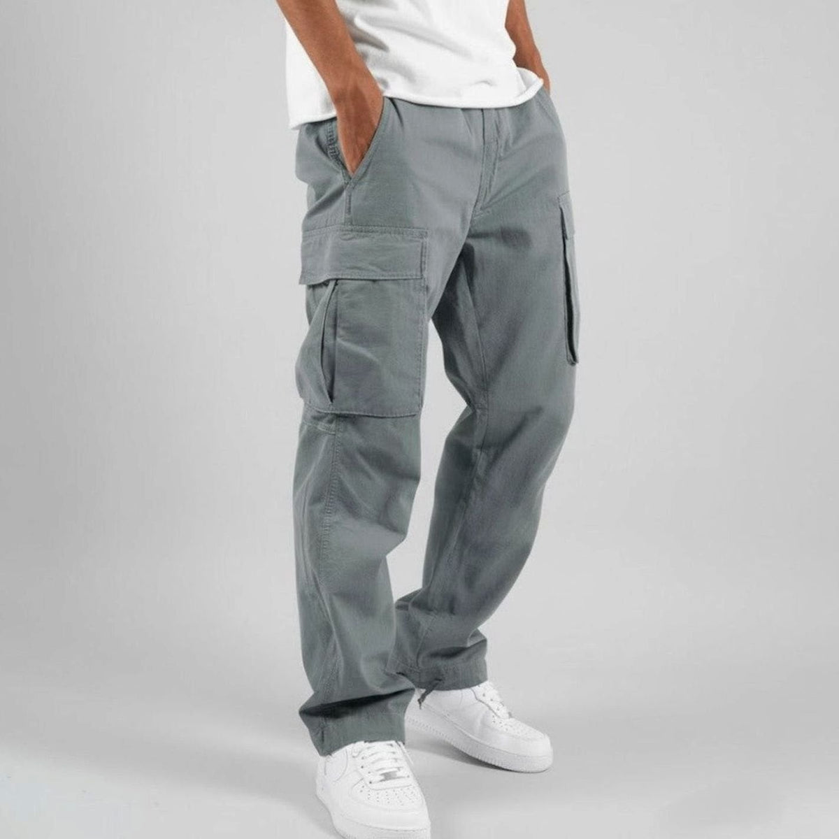 Men's relaxed cargo pants with large thigh pockets